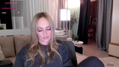 Snapshot of libby_nora chatting on December 2, 4:42 pm Libby online show from December 2, 4:42 pm