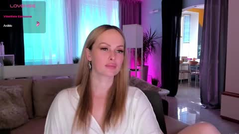 Snapshot of libby_nora chatting on December 4, 11:08 am Libby online show from December 4, 11:08 am