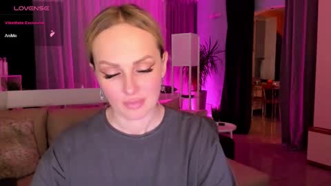 Snapshot of libby_nora chatting on December 4, 5:22 pm Libby online show from December 4, 5:22 pm