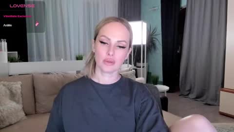 Snapshot of libby_nora chatting on December 7, 2:35 pm Libby online show from December 7, 2:35 pm