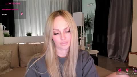 Snapshot of libby_nora chatting on December 10, 4:38 pm Libby online show from December 10, 4:38 pm