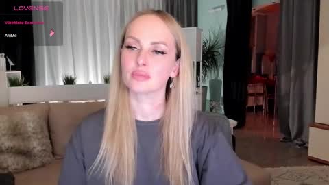 Snapshot of libby_nora chatting on December 11, 3:47 pm Libby online show from December 11, 3:47 pm