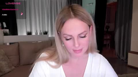 Snapshot of libby_nora chatting on December 19, 2:13 pm Libby online show from December 19, 2:13 pm