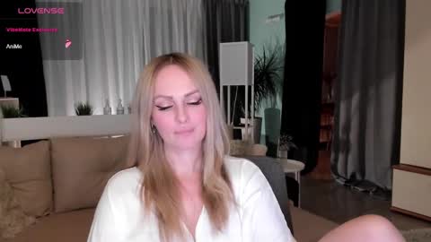 Snapshot of libby_nora chatting on December 20, 6:13 pm Libby online show from December 20, 6:13 pm