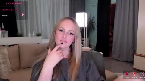 Snapshot of libby_nora chatting on December 22, 3:22 pm Libby online show from December 22, 3:22 pm