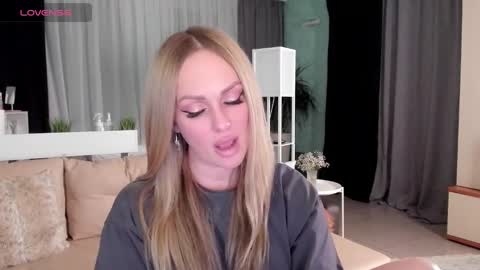 Snapshot of libby_nora chatting on January 22, 5:17 pm Libby online show from January 22, 5:17 pm