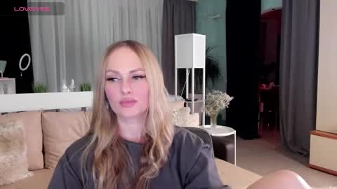 Snapshot of libby_nora chatting on January 28, 3:04 pm Libby online show from January 28, 3:04 pm