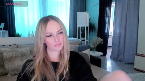 Snapshot of libby_nora chatting on February 4, 12:00 pm Libby online show from February 4, 12:00 pm