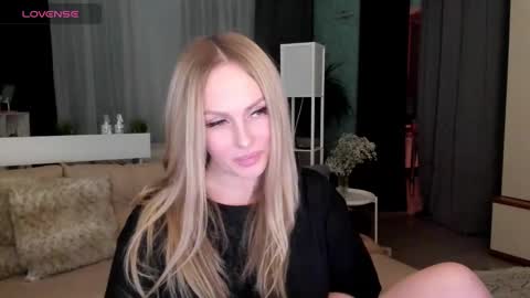 Snapshot of libby_nora chatting on February 4, 6:06 pm Libby online show from February 4, 6:06 pm