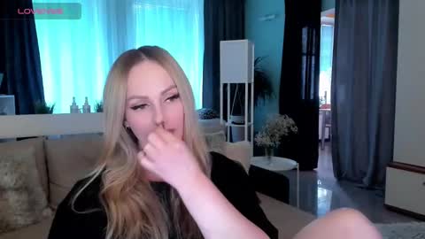 Snapshot of libby_nora chatting on February 5, 1:22 pm Libby online show from February 5, 1:22 pm