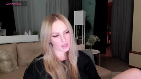 Snapshot of libby_nora chatting on February 5, 4:25 pm Libby online show from February 5, 4:25 pm