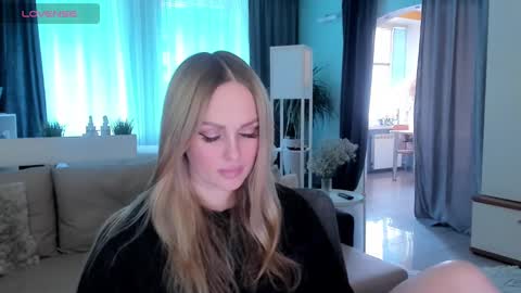 Snapshot of libby_nora chatting on February 7, 9:16 am Libby online show from February 7, 9:16 am