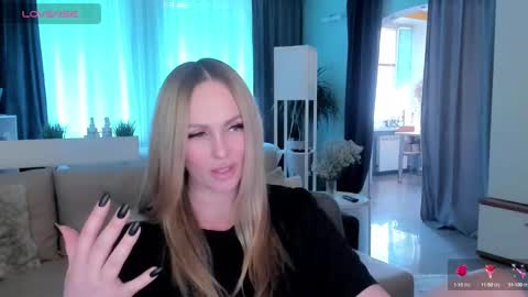 Snapshot of libby_nora chatting on February 7, 12:17 pm Libby online show from February 7, 12:17 pm