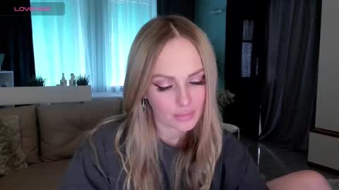 Snapshot of libby_nora chatting on February 8, 12:39 pm Libby online show from February 8, 12:39 pm