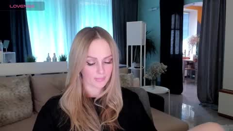 Snapshot of libby_nora chatting on February 10, 12:50 pm Libby online show from February 10, 12:50 pm