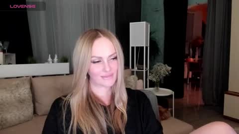 Snapshot of libby_nora chatting on February 10, 3:53 pm Libby online show from February 10, 3:53 pm