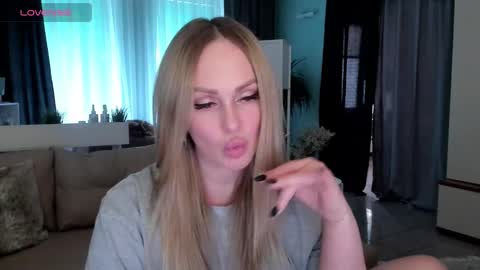 Snapshot of libby_nora chatting on February 12, 11:51 am Libby online show from February 12, 11:51 am