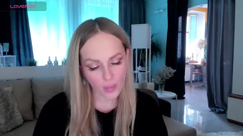 Snapshot of libby_nora chatting on February 15, 12:11 pm Libby online show from February 15, 12:11 pm