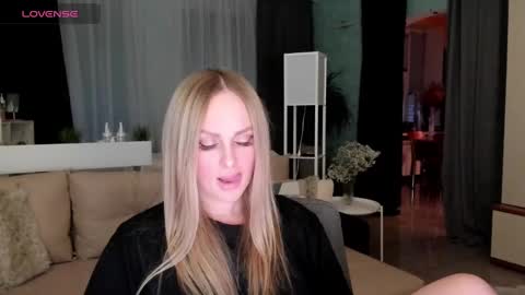 Snapshot of libby_nora chatting on February 15, 3:17 pm Libby online show from February 15, 3:17 pm