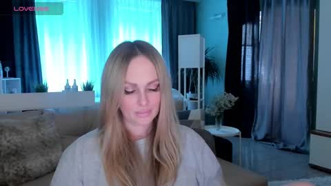 Snapshot of libby_nora chatting on February 21, 12:39 pm Libby online show from February 21, 12:39 pm