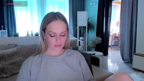 Snapshot of libby_nora chatting on February 22, 9:01 am Libby online show from February 22, 9:01 am