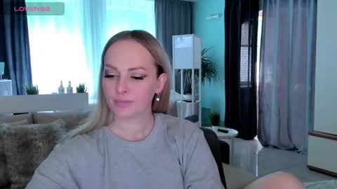 Snapshot of libby_nora chatting on March 3, 9:33 am Libby online show from March 3, 9:33 am