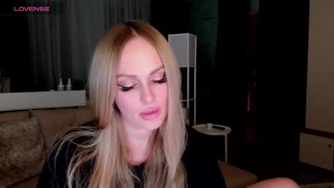 Snapshot of libby_nora chatting on March 4, 4:52 pm Libby online show from March 4, 4:52 pm