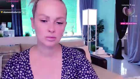 Snapshot of libby_nora chatting on September 14, 9:19 am Libby online show from September 14, 9:19 am