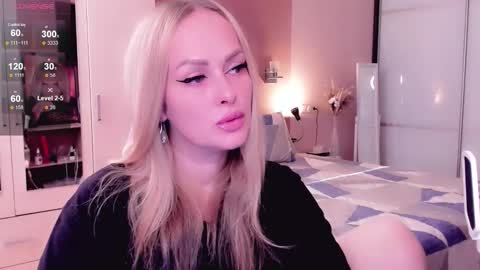 Snapshot of libby_nora chatting on October 8, 10:46 am Libby online show from October 8, 10:46 am