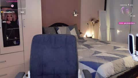 Snapshot of libby_nora chatting on October 28, 10:52 am Libby online show from October 28, 10:52 am