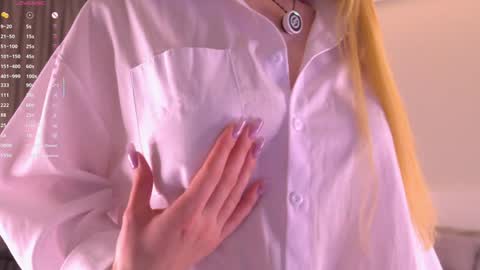 Elena online show from November 18, 3:27 pm