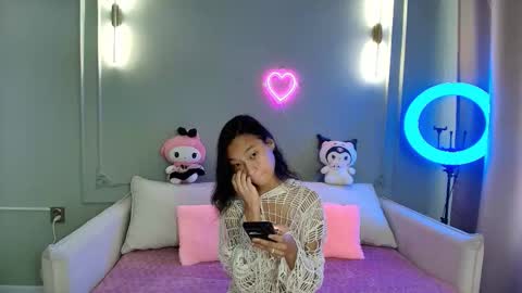 Lihn Pham online show from December 1, 3:33 am