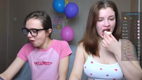 Snapshot of like_sun chatting on December 16, 6:21 am Call me Anna online show from December 16, 6:21 am