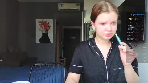 Snapshot of like_sun chatting on January 28, 2:43 am Call me Anna online show from January 28, 2:43 am