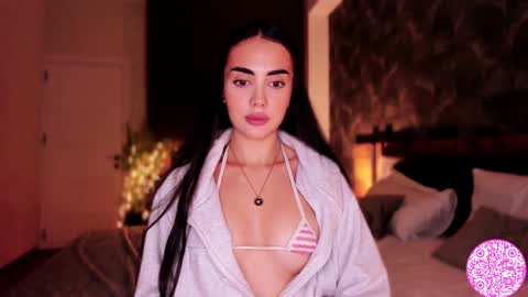 Snapshot of lil_gabbyg chatting on December 14, 3:51 am Gabriela online show from December 14, 3:51 am