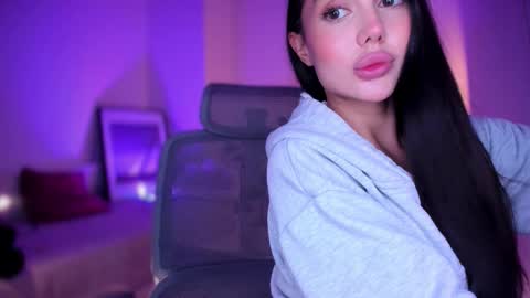 Snapshot of lil_gabbyg chatting on November 22, 7:24 pm Gabriela online show from November 22, 7:24 pm