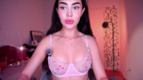 Snapshot of lil_gabbyg chatting on December 5, 7:43 pm Gabriela online show from December 5, 7:43 pm