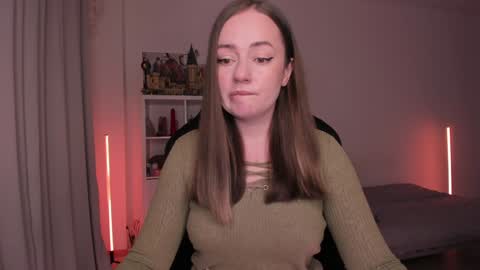 Snapshot of lil_happiness chatting on February 1, 6:08 pm for free registration 3 online show from February 1, 6:08 pm