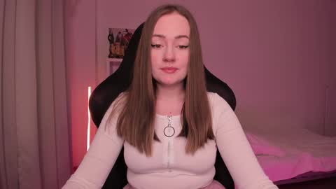 Snapshot of lil_happiness chatting on February 6, 6:46 pm for free registration 3 online show from February 6, 6:46 pm