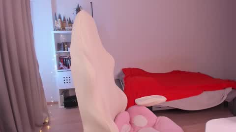 Snapshot of lil_happiness chatting on October 18, 12:17 pm for free registration 3 online show from October 18, 12:17 pm