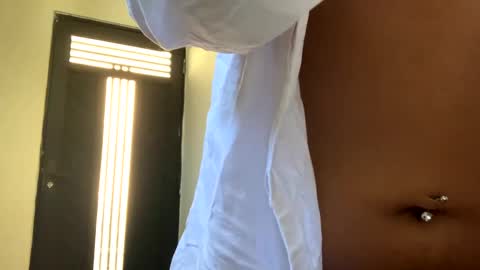 Snapshot of lil_ith chatting on December 8, 6:06 pm Lilith online show from December 8, 6:06 pm