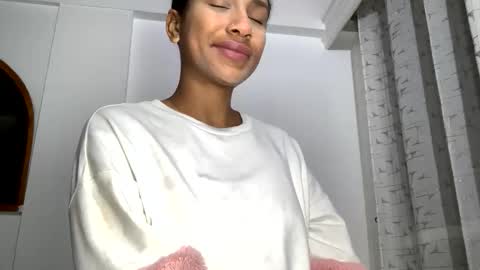 Snapshot of lil_ith chatting on December 3, 8:34 am Lilith online show from December 3, 8:34 am