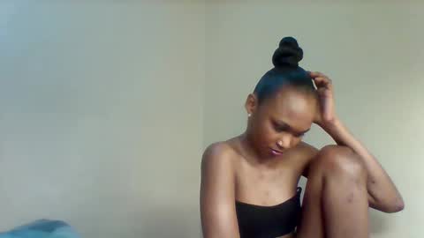 Snapshot of lil_miss9 chatting on November 4, 1:05 am Lil miss online show from November 4, 1:05 am