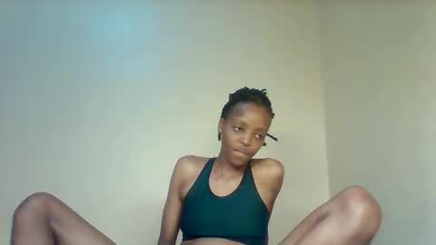 Snapshot of lil_miss9 chatting on November 6, 1:17 am Lil miss online show from November 6, 1:17 am