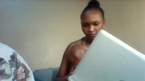 Snapshot of lil_miss9 chatting on November 9, 12:47 pm Lil miss online show from November 9, 12:47 pm