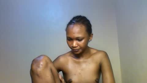 Snapshot of lil_miss9 chatting on November 28, 12:52 pm Lil miss online show from November 28, 12:52 pm