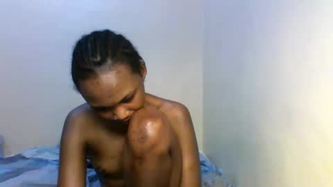 Snapshot of lil_miss9 chatting on December 2, 2:17 am Lil miss online show from December 2, 2:17 am