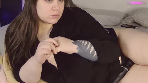 Snapshot of lil_nessa chatting on February 18, 8:38 am Nessa Greyrat if u like me tip 25 tk and put online show from February 18, 8:38 am