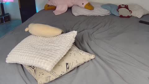 Snapshot of lil_nessa chatting on February 24, 9:00 am Nessa Greyrat if u like me tip 25 tk and put online show from February 24, 9:00 am