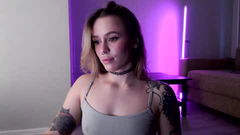 Snapshot of lil_reya chatting on December 14, 11:29 am INST Lil happines s online show from December 14, 11:29 am